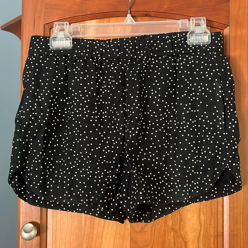 Madewell casual lined elastic shorts with pockets.